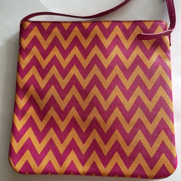 Vera Bradley Crossbody Purse Ziggy Zags Pink and Yellow Chevron Leather - Picture 5 of 12